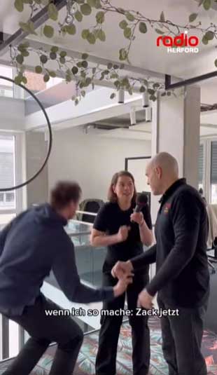 Radio Herford und Radio Westfalica 1te deutsche erhält 10. Dan im Zendoryu Karate  Ist jetzt Professor Ralf Brinkgerd